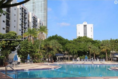 Condo in Sunny Isles Beach, Florida, 2 bedrooms  № 1333243 - photo 1