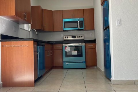 Townhouse in Hialeah, Florida 3 bedrooms, 123.37 sq.m. № 1333643 - photo 14