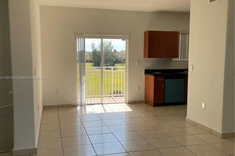 Touwnhouse à vendre à Hialeah, Floride: 3 chambres, 123.37 m2 № 1333643 - photo 11