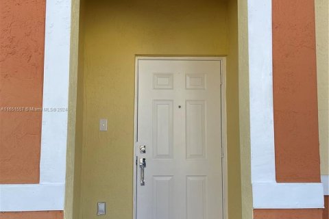 Adosado en venta en Hialeah, Florida, 3 dormitorios, 123.37 m2 № 1333643 - foto 3