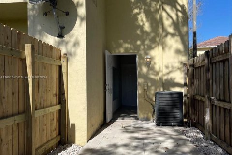 Townhouse in Hialeah, Florida 3 bedrooms, 123.37 sq.m. № 1333643 - photo 7