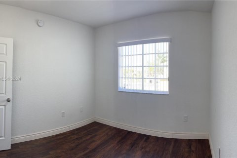 Touwnhouse à vendre à Hialeah, Floride: 3 chambres, 123.37 m2 № 1333643 - photo 24