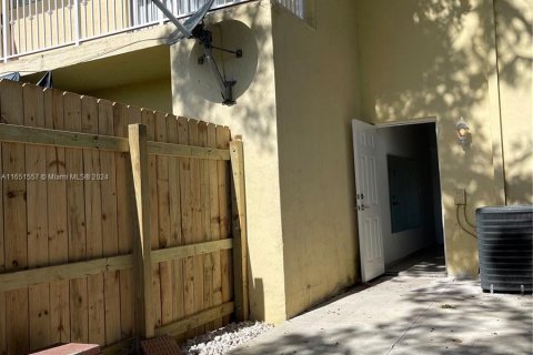 Townhouse in Hialeah, Florida 3 bedrooms, 123.37 sq.m. № 1333643 - photo 8