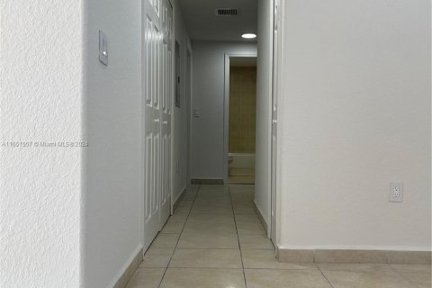 Touwnhouse à vendre à Hialeah, Floride: 3 chambres, 123.37 m2 № 1333643 - photo 19