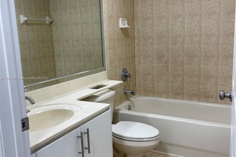 Adosado en venta en Hialeah, Florida, 3 dormitorios, 123.37 m2 № 1333643 - foto 27