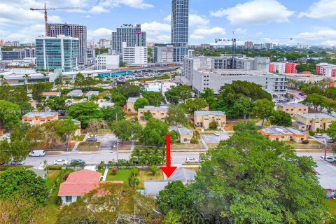 Terreno en venta en Miami, Florida № 780813 - foto 2