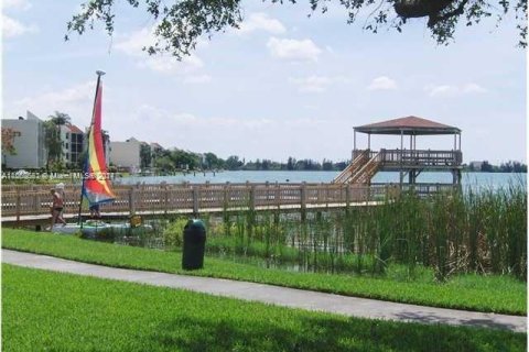 Condo in Oakland Park, Florida, 1 bedroom  № 1135549 - photo 25