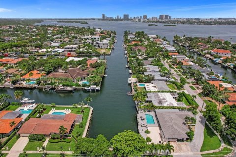 Villa ou maison à vendre à North Miami, Floride: 3 chambres, 219.25 m2 № 660328 - photo 3