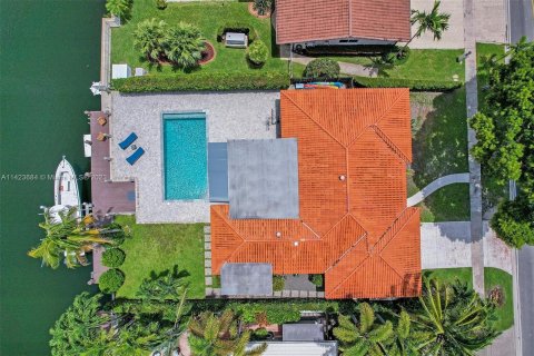 Villa ou maison à vendre à North Miami, Floride: 3 chambres, 219.25 m2 № 660328 - photo 4