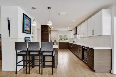 Casa en venta en North Miami, Florida, 3 dormitorios, 219.25 m2 № 660328 - foto 14
