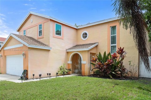 Villa ou maison à vendre à Miramar, Floride: 4 chambres, 207.92 m2 № 1327431 - photo 2