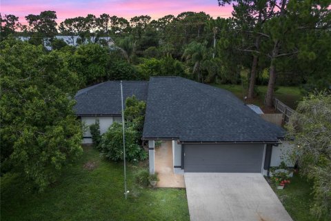 Villa ou maison à vendre à Palm Bay, Floride: 3 chambres, 111.48 m2 № 1319638 - photo 2