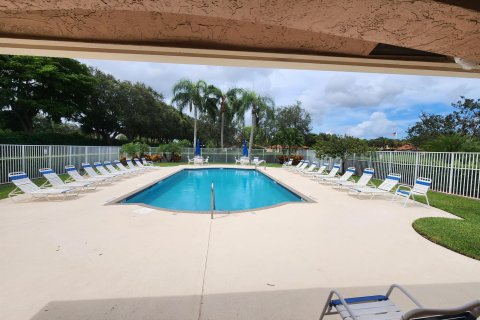 Touwnhouse à vendre à Boynton Beach, Floride: 3 chambres, 148.27 m2 № 708487 - photo 4