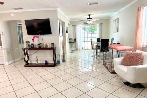 Propiedad comercial en venta en Cutler Bay, Florida, 207.92 m2 № 1270447 - foto 7