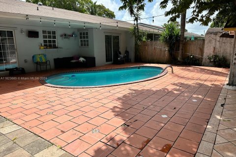 Propiedad comercial en venta en Cutler Bay, Florida, 207.92 m2 № 1270447 - foto 12