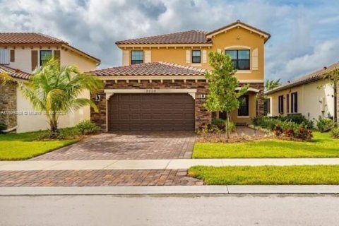 House in Lake Worth, Florida 5 bedrooms, 260.96 sq.m. № 1289339 - photo 1