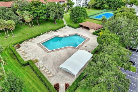 Condo in Pembroke Pines, Florida, 2 bedrooms  № 1332670 - photo 26