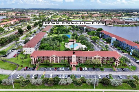 Condo in Pembroke Pines, Florida, 2 bedrooms  № 1332670 - photo 25