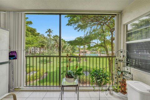 Condo in Pembroke Pines, Florida, 2 bedrooms  № 1332670 - photo 22