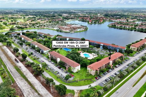 Condo in Pembroke Pines, Florida, 2 bedrooms  № 1332670 - photo 28