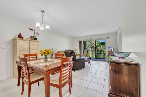 Condo in Pembroke Pines, Florida, 2 bedrooms  № 1332670 - photo 7