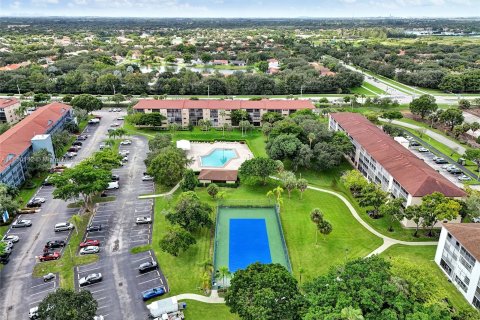 Condo in Pembroke Pines, Florida, 2 bedrooms  № 1332670 - photo 27