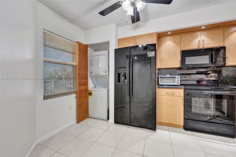 Condo in Pembroke Pines, Florida, 2 bedrooms  № 1332670 - photo 3