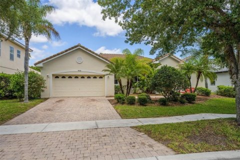 Villa ou maison à louer à Kissimmee, Floride: 4 chambres, 178.65 m2 № 1347250 - photo 1