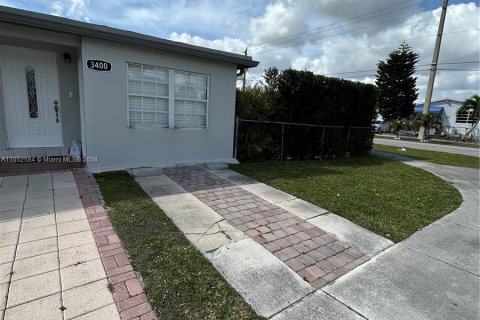 Купить виллу или дом в Майами, Флорида 3 спальни, 123.19м2, № 1080000 - фото 2