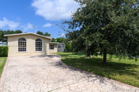 Casa en venta en Hollywood, Florida, 3 dormitorios, 130.81 m2 № 1427395 - foto 1