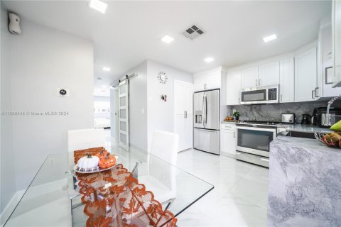 Adosado en venta en Miami, Florida, 2 dormitorios, 102.19 m2 № 1427434 - foto 14