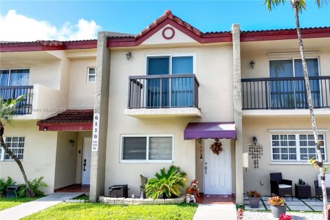 Adosado en venta en Miami, Florida, 2 dormitorios, 102.19 m2 № 1427434 - foto 2