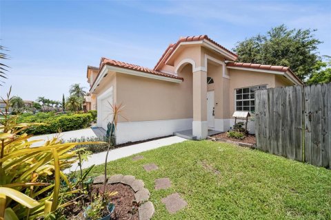 Casa en venta en Cutler Bay, Florida, 3 dormitorios, 150.69 m2 № 1282180 - foto 2