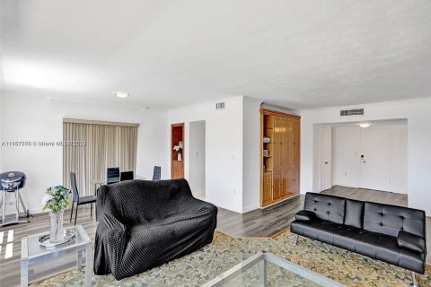 Condo in Bay Harbor Islands, Florida, 1 bedroom  № 1360516 - photo 7