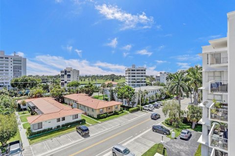 Condo in Bay Harbor Islands, Florida, 1 bedroom  № 1360516 - photo 27