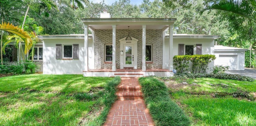 Villa ou maison à Coral Gables, Floride 3 chambres, 184.97 m2 № 1360476