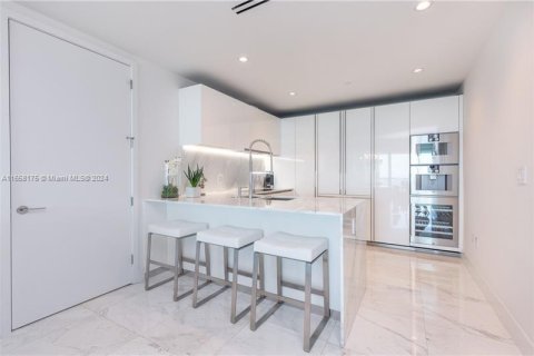 Condo in Bal Harbour, Florida, 2 bedrooms  № 1360441 - photo 10