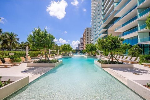 Condo in Bal Harbour, Florida, 2 bedrooms  № 1360441 - photo 1