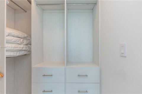 Copropriété à louer à Bal Harbour, Floride: 2 chambres, 158.31 m2 № 1360441 - photo 22