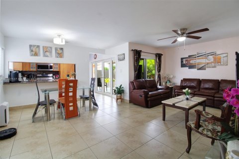 Casa en venta en Miami, Florida, 3 dormitorios, 114.36 m2 № 1378978 - foto 23