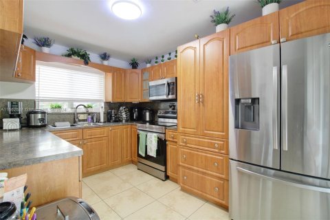 House in Miami, Florida 3 bedrooms, 114.36 sq.m. № 1378978 - photo 13