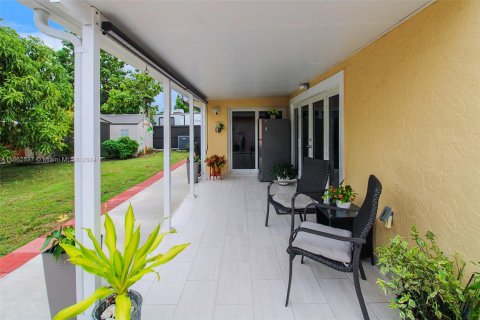 House in Miami, Florida 3 bedrooms, 114.36 sq.m. № 1378978 - photo 20