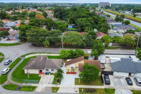 Villa ou maison à vendre à Miami, Floride: 3 chambres, 114.36 m2 № 1378978 - photo 30