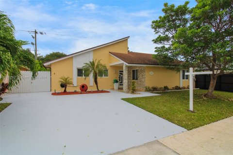 Casa en venta en Miami, Florida, 3 dormitorios, 114.36 m2 № 1378978 - foto 3