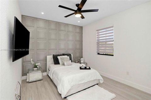 Casa en venta en Miami, Florida, 5 dormitorios, 238.29 m2 № 1378979 - foto 20