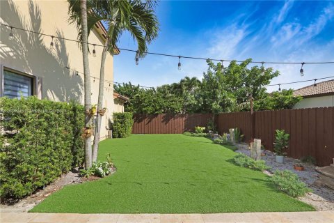 Casa en venta en Miami, Florida, 5 dormitorios, 238.29 m2 № 1378979 - foto 3