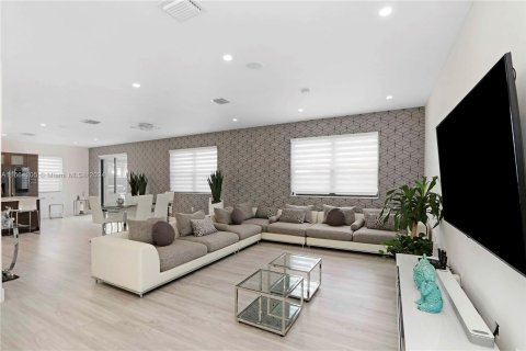 Casa en venta en Miami, Florida, 5 dormitorios, 238.29 m2 № 1378979 - foto 13