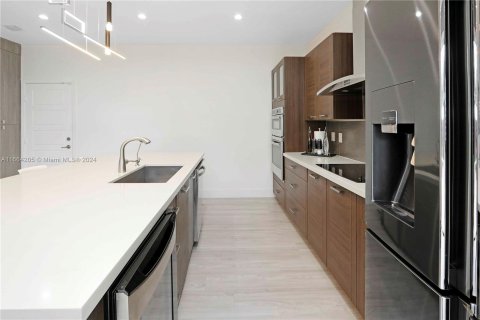 Casa en venta en Miami, Florida, 5 dormitorios, 238.29 m2 № 1378979 - foto 18