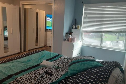 Condo in Kissimmee, Florida, 2 bedrooms  № 621824 - photo 14