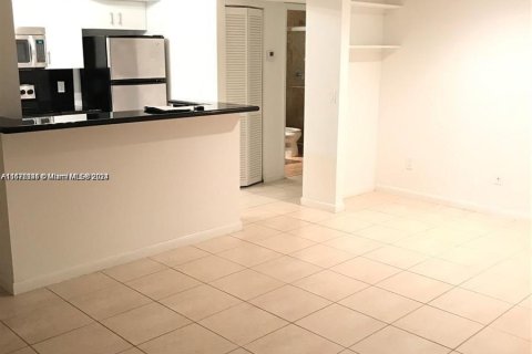 Condominio en venta en Pompano Beach, Florida, 1 dormitorio, 72.93 m2 № 1400119 - foto 2